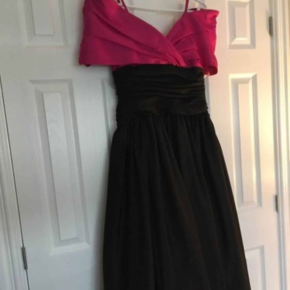 Dresses and Gowns for the Holiday Season - Picture 10 of 16